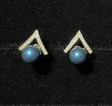 Load image into Gallery viewer, Earrings
