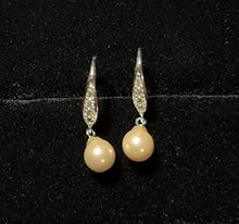 Load image into Gallery viewer, Earrings
